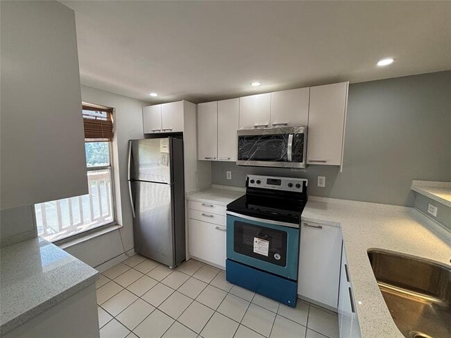 6000 NW 64th Ave in Fort Lauderdale, FL - Building Photo - Building Photo