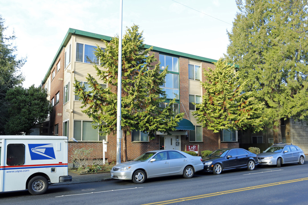 L&P Apartments in Seattle, WA - Building Photo