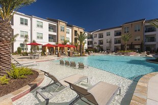 Domain on the Parkway in Houston, TX - Building Photo