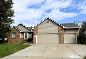 340 Pitchers Ct in Andover, KS - Building Photo