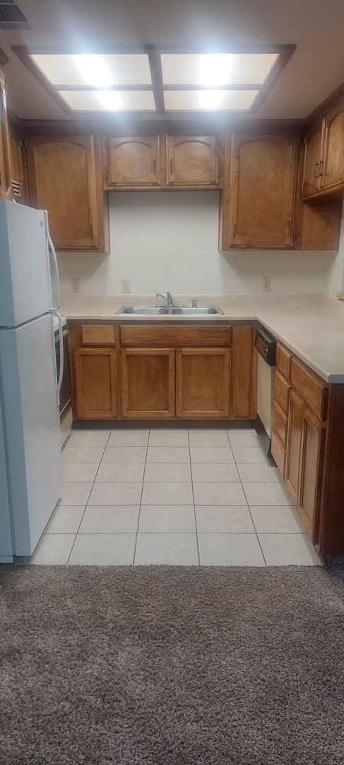 property at 612 W Yosemite Ave