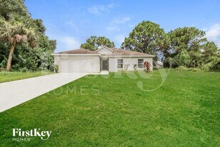 3332 Rogue St in North Port, FL - Building Photo