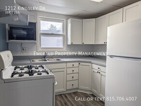 1212 Kingsley Dr in Machesney Park, IL - Building Photo - Building Photo