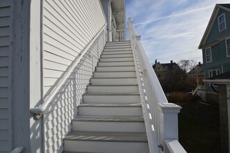 372 Broadway, Unit A in Newport, RI - Building Photo - Building Photo