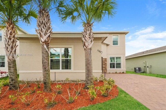 1183 NW Leonardo Cir in Port St. Lucie, FL - Foto de edificio - Building Photo