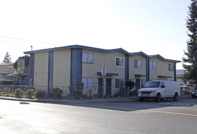 24619 Soto Rd in Hayward, CA - Foto de edificio - Building Photo