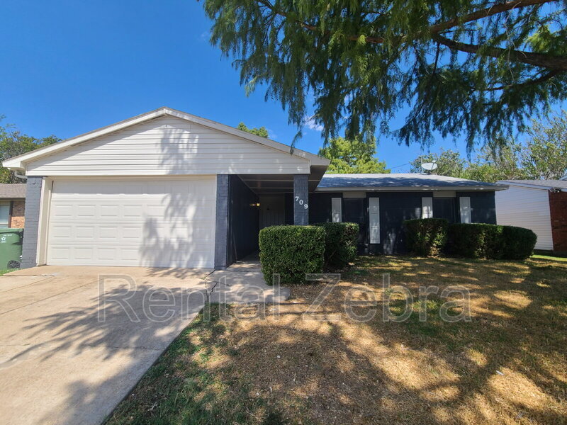 709 Levelland Dr in Arlington, TX - Building Photo