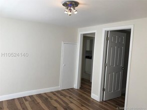 509 SW 8th St-Unit -2B in Fort Lauderdale, FL - Foto de edificio - Building Photo