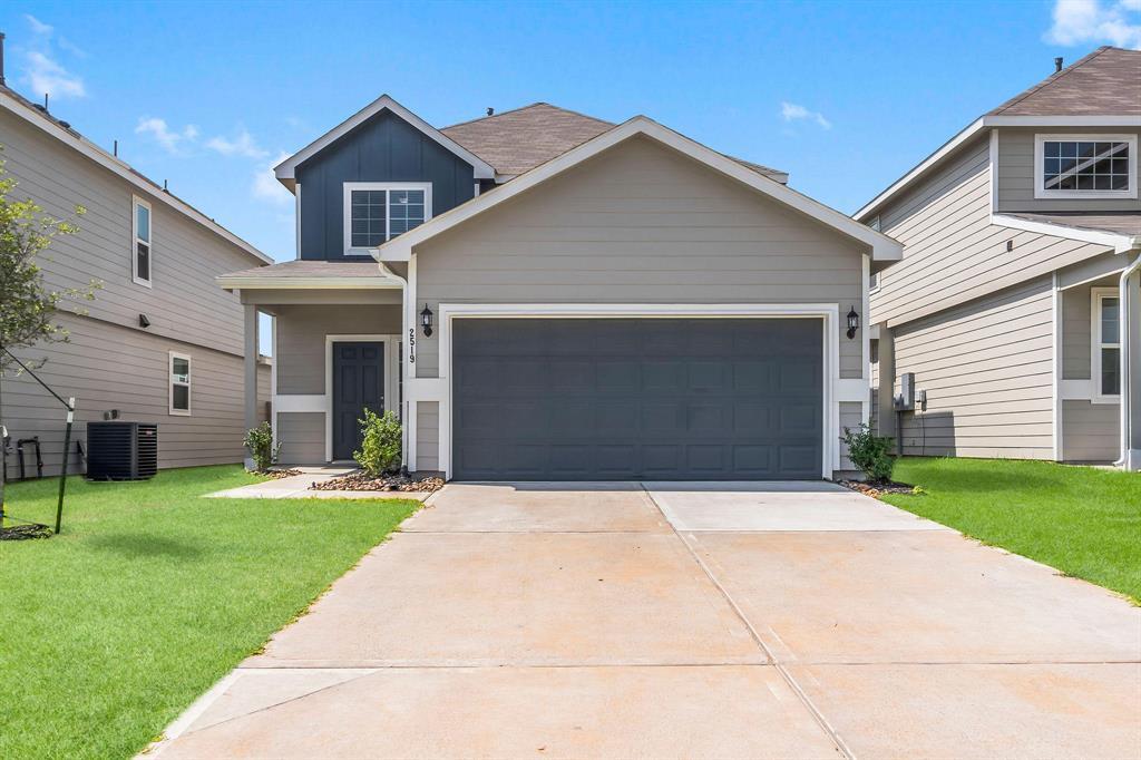 2519 Steelhead Dr in Shenandoah, TX - Building Photo
