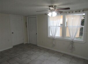 11913 104th St in Largo, FL - Building Photo - Building Photo