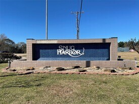 6107 Snug Harbor Blvd in Montgomery, TX - Building Photo