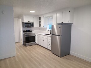 412 SE Oar Ave in Lincoln City, OR - Building Photo - Building Photo