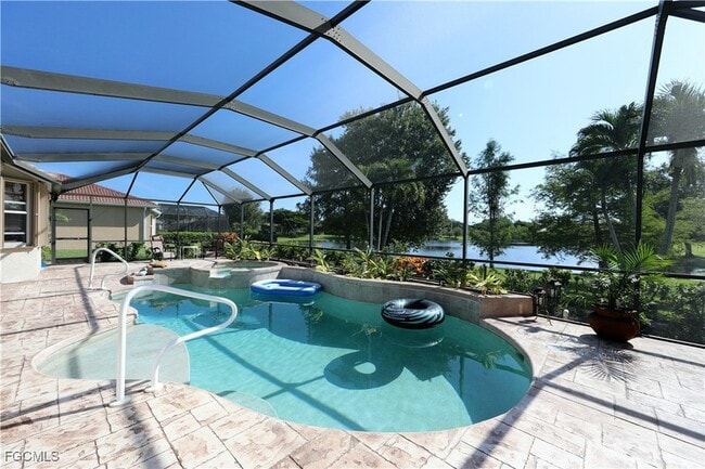 15022 Balmoral Loop in Ft. Myers, FL - Foto de edificio - Building Photo