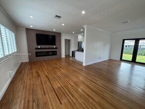 9315 SW 44th St in Miami, FL - Building Photo - Building Photo