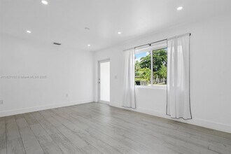 160 NW 121st St in North Miami, FL - Building Photo - Building Photo