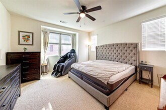 24341 Verdugo Cir in Santa Clarita, CA - Foto de edificio - Building Photo