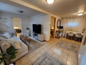 463 Montauk Hwy, Unit 1R in West Islip, NY - Building Photo - Building Photo