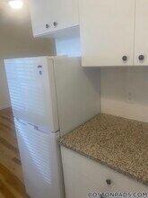 2018 Commonwealth Ave, Unit 1 in Boston, MA - Building Photo - Building Photo
