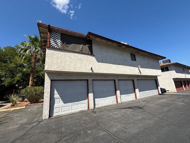 2893 Klinger Cir in Las Vegas, NV - Foto de edificio - Building Photo