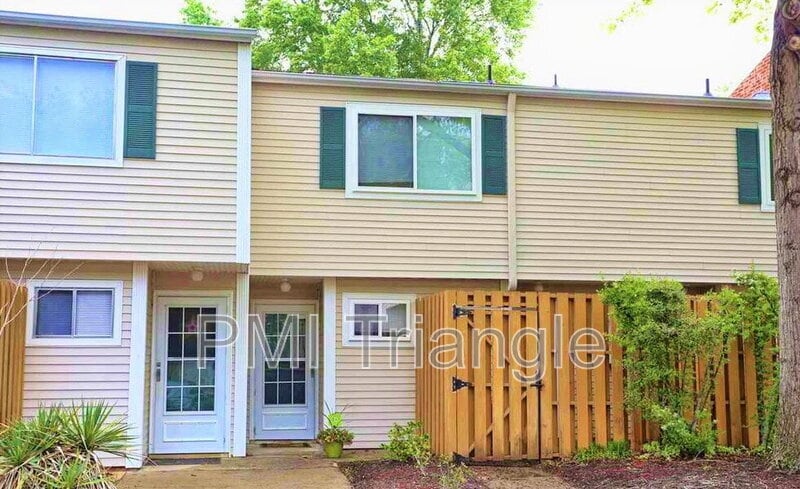 220 Elizabeth St in Chapel Hill, NC - Building Photo