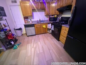 880 Huntington Ave in Boston, MA - Building Photo - Building Photo