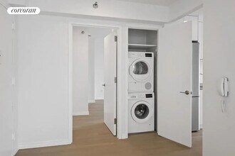 75 W End Ave in New York, NY - Building Photo - Building Photo