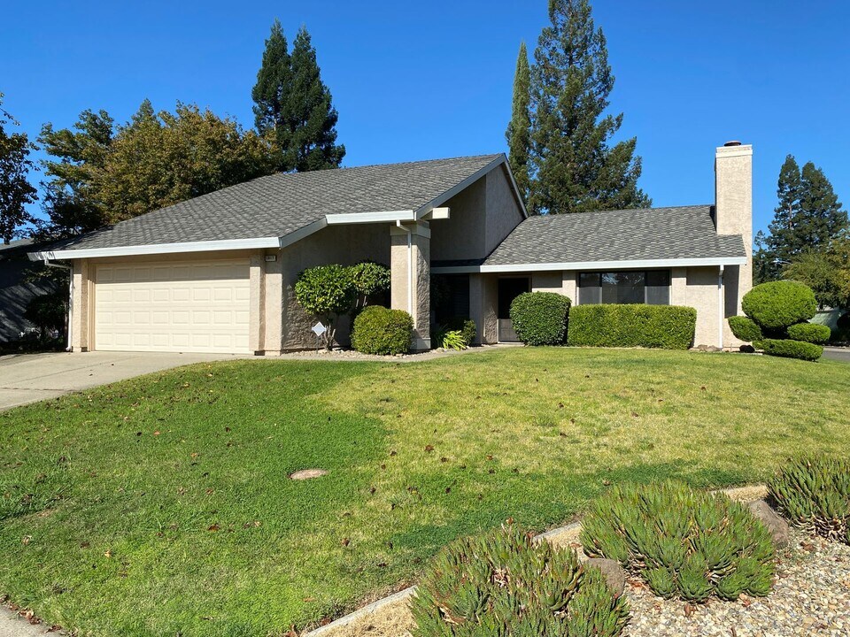 1817 Klamath River Dr in Rancho Cordova, CA - Building Photo