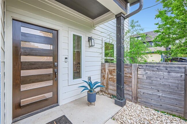 5709 Tura Ln in Austin, TX - Building Photo - Building Photo