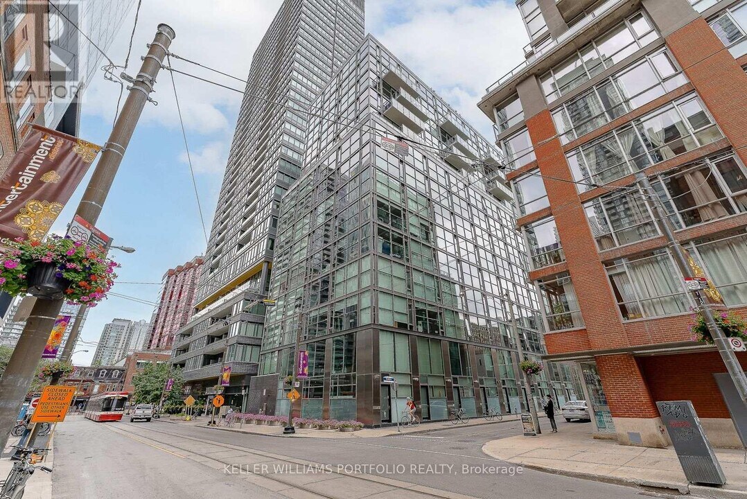 25 Oxley St in Toronto, ON - Building Photo