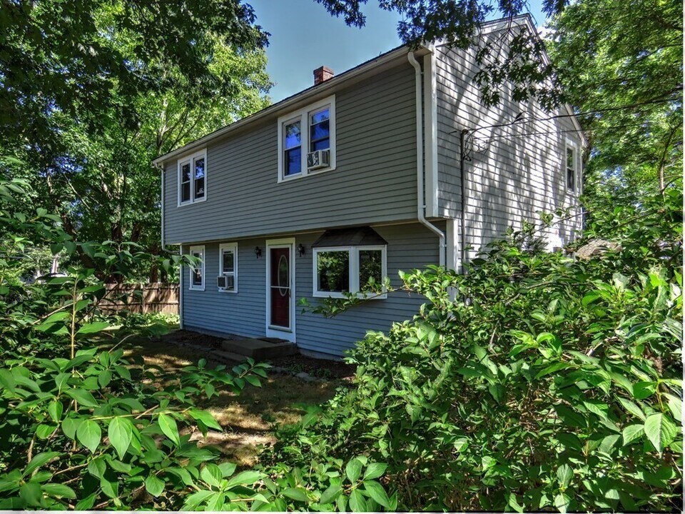 107 Green St in Abington, MA - Building Photo