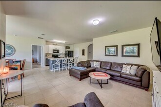 233 SE 3rd St in Cape Coral, FL - Building Photo - Building Photo