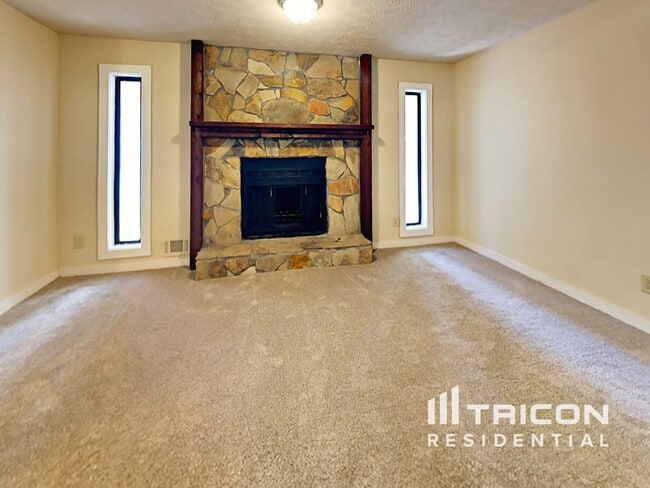 5054 Stoney Point Ln in Stone Mountain, GA - Foto de edificio - Building Photo