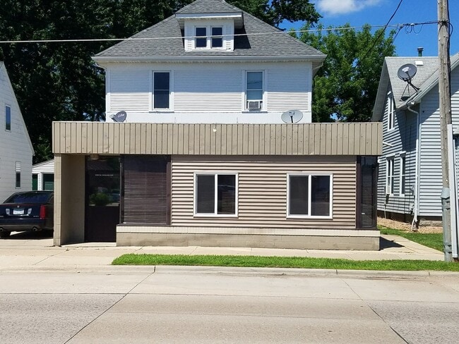 property at 1002 W Oakland Ave