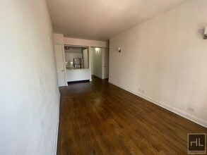 235 W 22nd St in New York, NY - Building Photo - Building Photo
