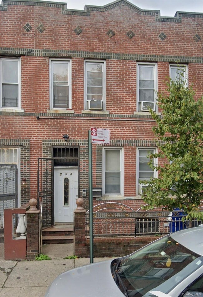 768 Hendrix St