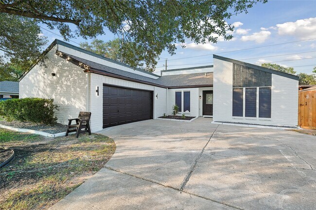 4832 Whispering Falls Dr in Houston, TX - Building Photo - Building Photo