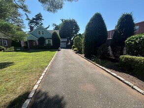485 Mineola Blvd in Williston Park, NY - Foto de edificio - Building Photo