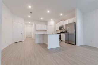 368 Keefer in Kyle, TX - Building Photo - Building Photo