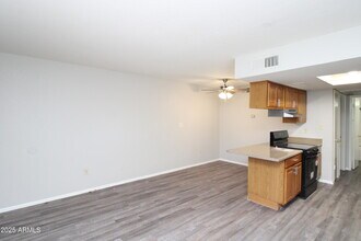 3002 W Waltann Ln in Phoenix, AZ - Building Photo - Building Photo