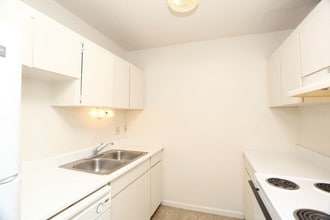Broadway Apartments in Columbia, MO - Building Photo - Interior Photo