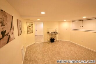 124 Forest St in Medford, MA - Foto de edificio - Building Photo