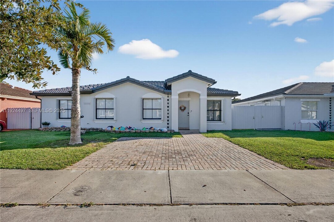 11352 SW 245th St in Homestead, FL - Building Photo