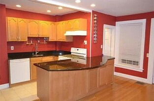 18 Vine St, Unit 18 Vine in Lexington, MA - Building Photo