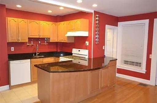 property at 18 Vine St