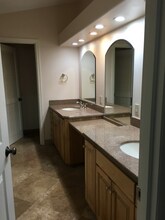 71212 Terry Rd in Rainier, OR - Foto de edificio - Building Photo