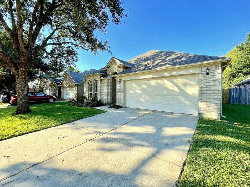 11702 Berkway Trail in Houston, TX - Building Photo