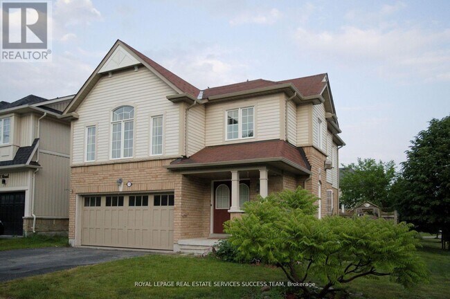 1129 Beneford Rd in Oshawa, ON - Building Photo - Building Photo
