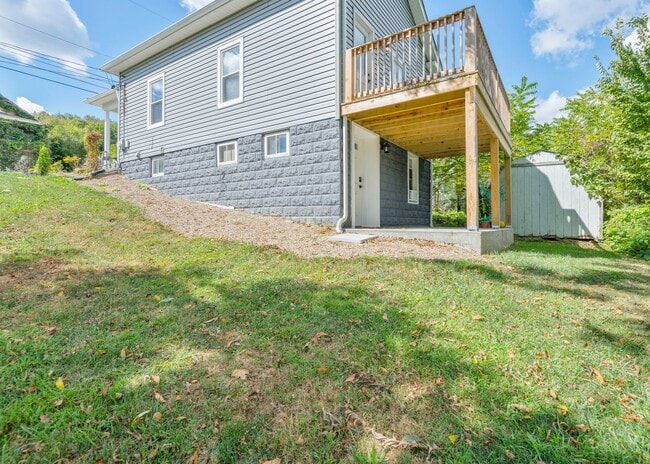 324 Summit Ave in Ellwood City, PA - Building Photo - Building Photo