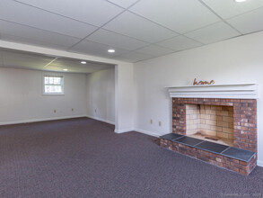 26 Woodside Dr in Farmington, CT - Building Photo - Building Photo