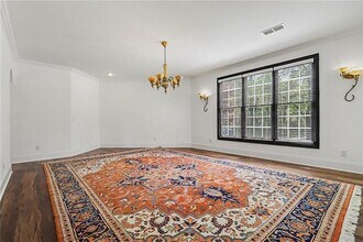 3950 Spalding Dr in Sandy Springs, GA - Building Photo - Building Photo